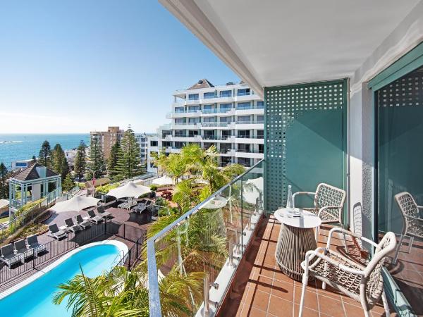 Crowne Plaza Sydney Coogee Beach, an IHG Hotel : photo 4 de la chambre chambre lit king-size avec balcon - côté océan