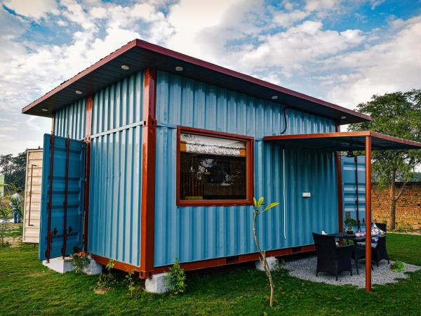 Tree of Life Ecotainers Agra : photo 10 de la chambre chambre lit queen-size - vue sur jardin