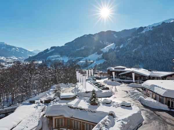 Grand Tirolia Kitzbühel - Member of Hommage Luxury Hotels Collection : photo 7 de la chambre suite junior lit king-size - vue sur alpes