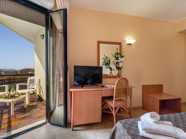 Rina Hotel : photo 1 de la chambre chambre double ou lits jumeaux standard avec balcon
