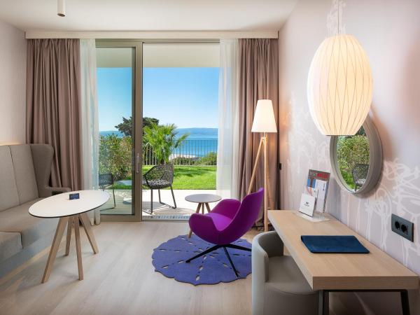 Radisson Blu Resort & Spa : photo 7 de la chambre chambre premium avec balcon et vue mer