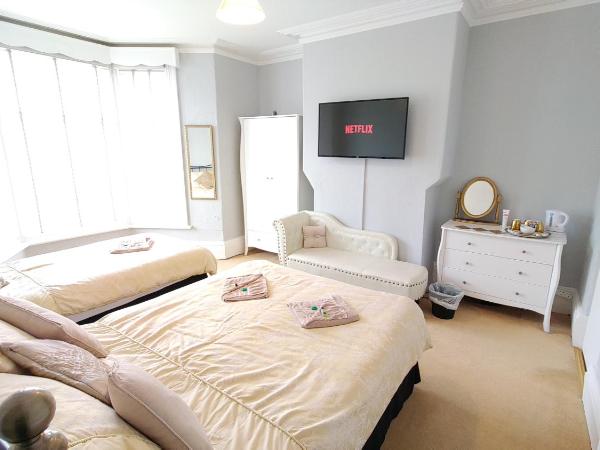 The Castleton : photo 1 de la chambre family room with en suite (2 adults + 1 child)