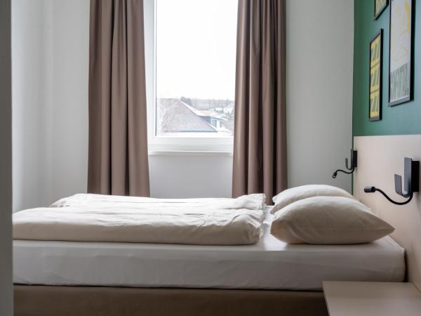 SLEEEP HOTEL Ansfelden : photo 10 de la chambre chambre double - accessible aux personnes à mobilité réduite 