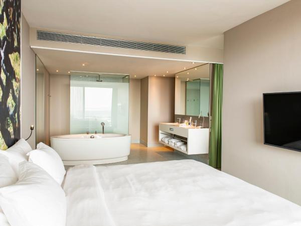 Radisson Blu Resort & Spa : photo 7 de la chambre suite junior avec balcon - vue sur mer