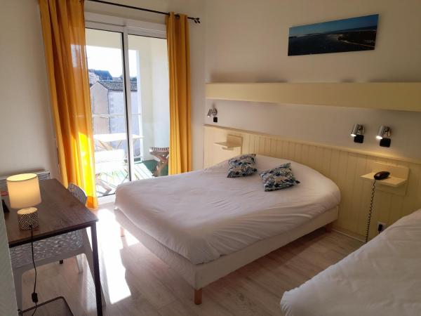 Contact Hotel de France : photo 2 de la chambre chambre triple avec balcon