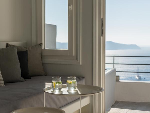 Porto Fira Suites : photo 5 de la chambre suite lune de miel avec vue sur caldera