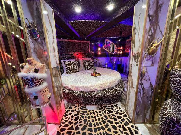 Xcite Hotel Salem : photo 2 de la chambre suite lit king-size avec baignoire spa