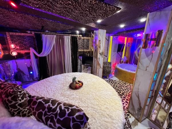 Xcite Hotel Salem : photo 8 de la chambre suite lit king-size avec baignoire spa