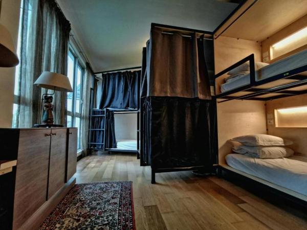 Penthouse on 34 - The Highest Unit and Best Views in Regalia & Private Rooftop Terrace : photo 2 de la chambre lit dans dortoir mixte de 8 lits