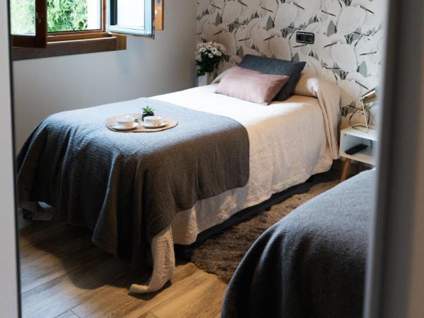 Hostal Pension Artilleiro : photo 3 de la chambre chambre lits jumeaux