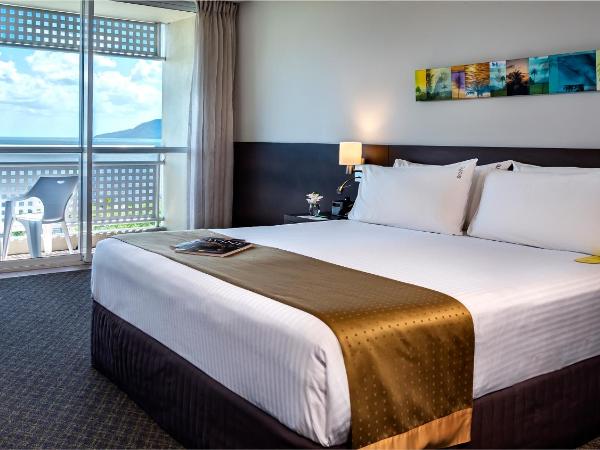 Cairns Harbourside Hotel : photo 6 de la chambre chambre lit king-size premium - front de mer
