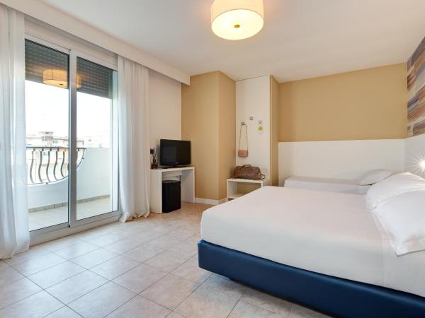 Hotel Nettuno : photo 1 de la chambre chambre triple supérieure