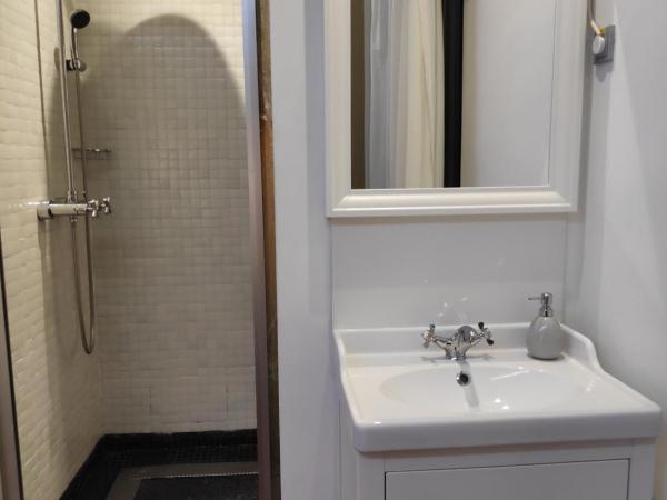 Madrid House Rooms : photo 4 de la chambre chambre double avec salle de bains privative