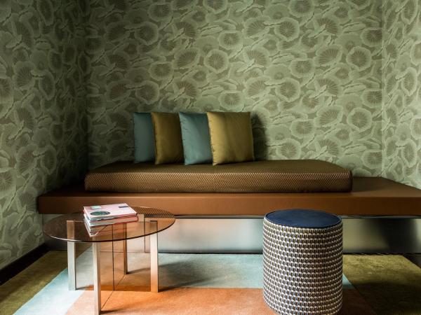 Hôtel du Rond-point des Champs-Élysées - Esprit de France : photo 4 de la chambre suite familiale