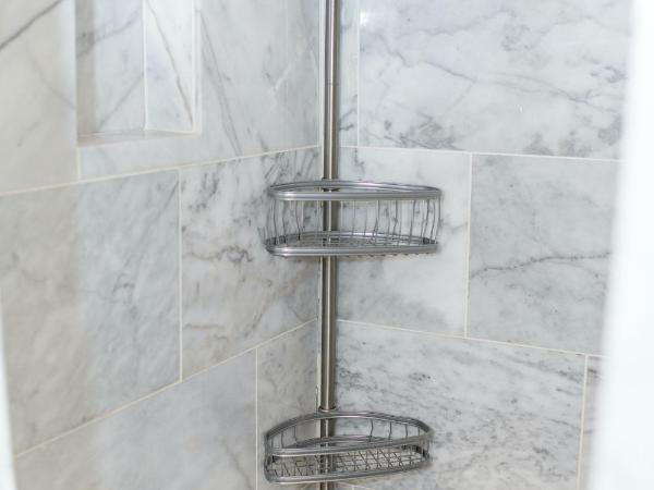 The Esplanade Guesthouse Mansion : photo 10 de la chambre chambre lit queen-size avec balcon