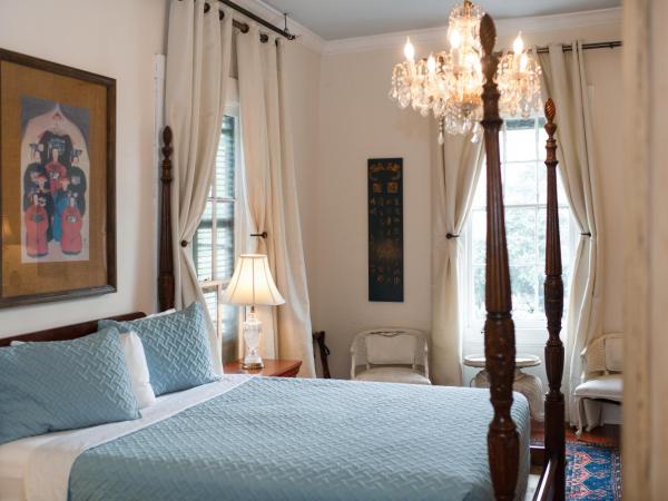 The Esplanade Guesthouse Mansion : photo 3 de la chambre chambre lit queen-size avec balcon
