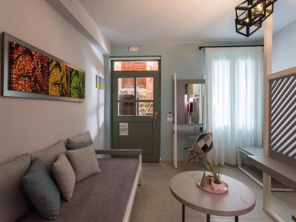 The48suites : photo 8 de la chambre maisonnette avec terrasse privée