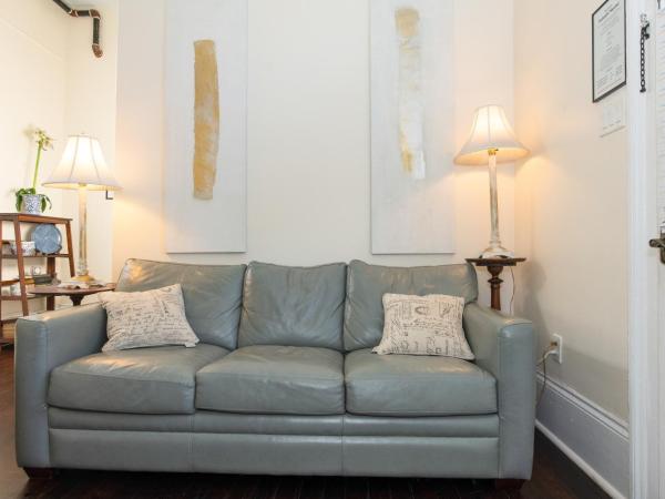 The Esplanade Guesthouse Mansion : photo 7 de la chambre appartement avec balcon