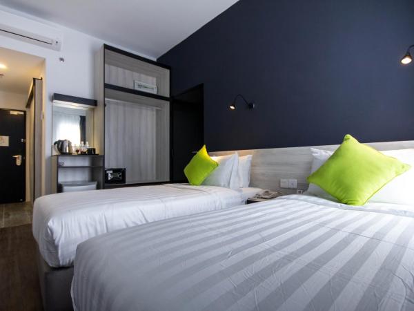 Manhattan Hotel Ipoh : photo 2 de la chambre chambre familiale avec lit queen-size et lits jumeaux