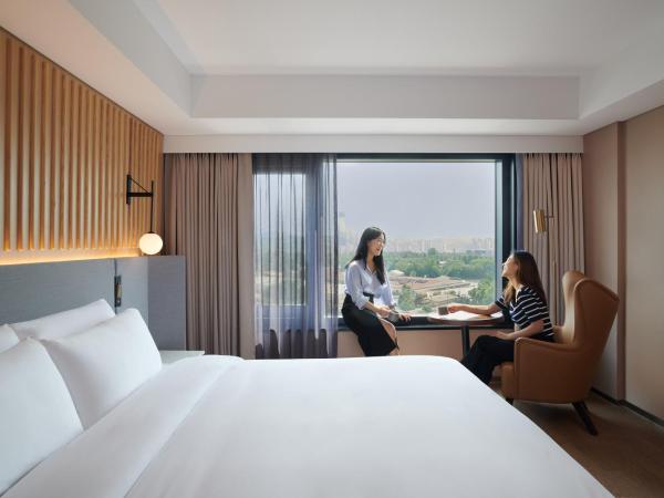Mondrian Seoul Itaewon : photo 5 de la chambre chambre lit king-size pinnacle - accès à la piscine extérieure non compris