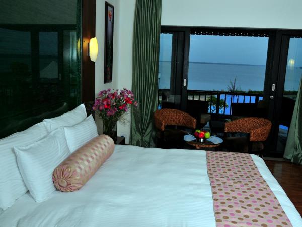 Ramada Resort by Wyndham Kochi : photo 8 de la chambre cottage avec vue sur le lac