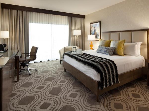 Marina del Rey Hotel : photo 2 de la chambre chambre lit king-size - vue sur ville