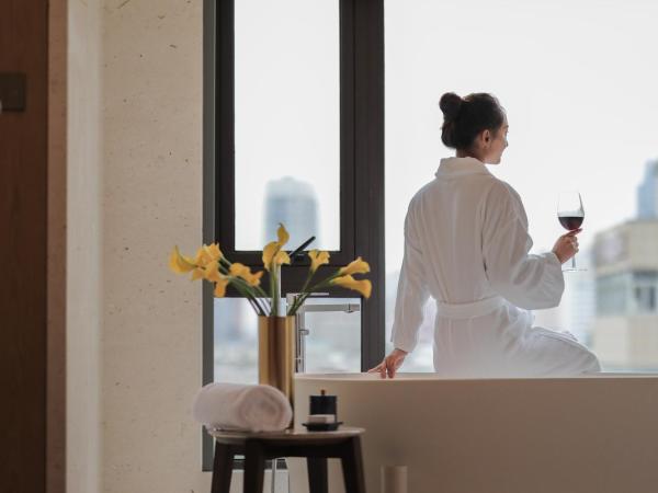 voco Nanjing Oriental Pearl : photo 5 de la chambre grand king room with city view - non-smoking