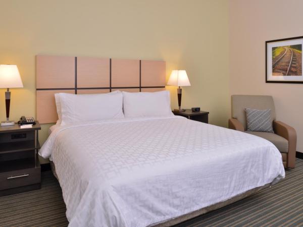 Candlewood Suites - Austin Airport, an IHG Hotel : photo 6 de la chambre king studio suite with hearing accessible tub