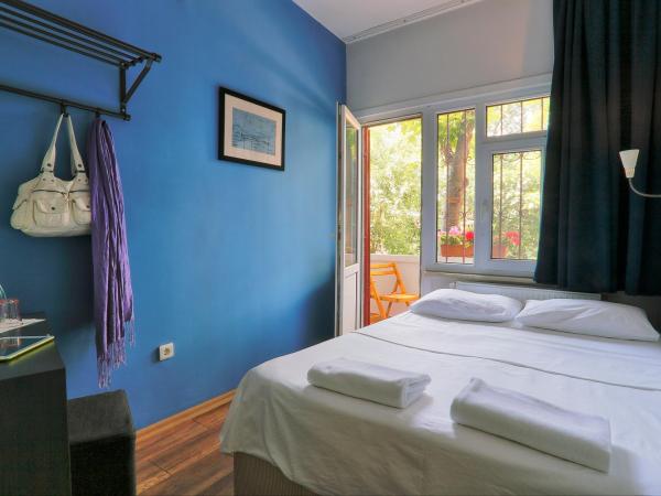 Hush Hostel Lounge : photo 3 de la chambre petite chambre double avec salle de bains commune