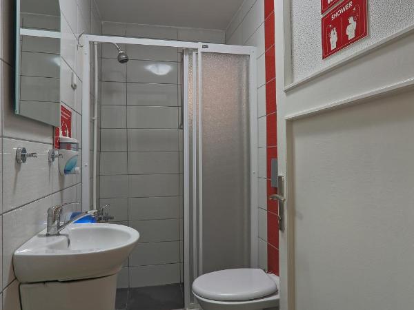 Hush Hostel Lounge : photo 6 de la chambre chambre double standard avec salle de bains commune