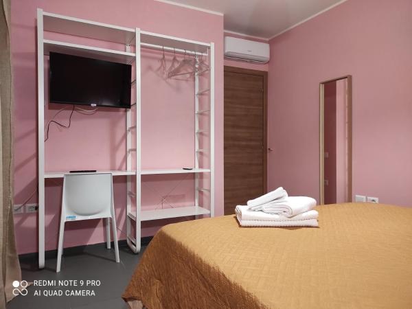 bbnapl'est : photo 8 de la chambre chambre double avec salle de bains privative