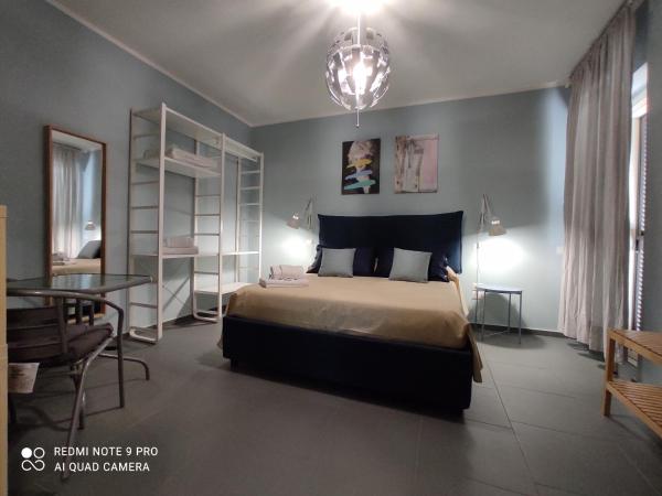 bbnapl'est : photo 6 de la chambre chambre double avec salle de bains privative