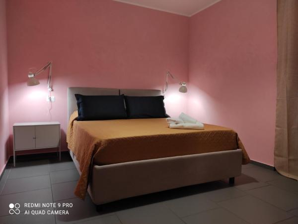 bbnapl'est : photo 9 de la chambre chambre double avec salle de bains privative