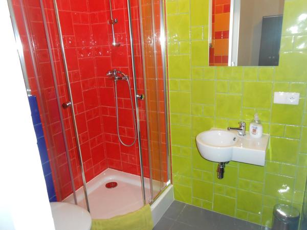 Lux Hostel - z prywatnymi łazienkami : photo 4 de la chambre chambre double avec salle de bains privative