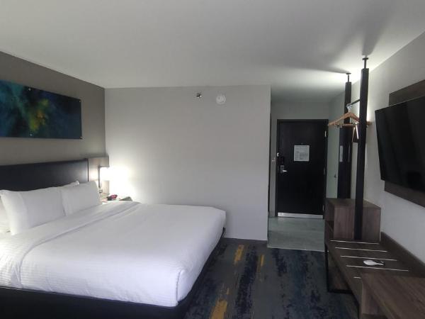 Clarion Pointe OKC Airport : photo 7 de la chambre chambre lit king-size standard - non-fumeurs