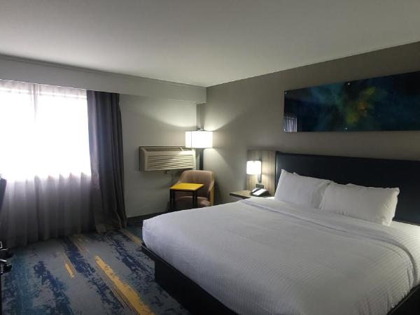 Clarion Pointe OKC Airport : photo 10 de la chambre chambre lit king-size standard - non-fumeurs