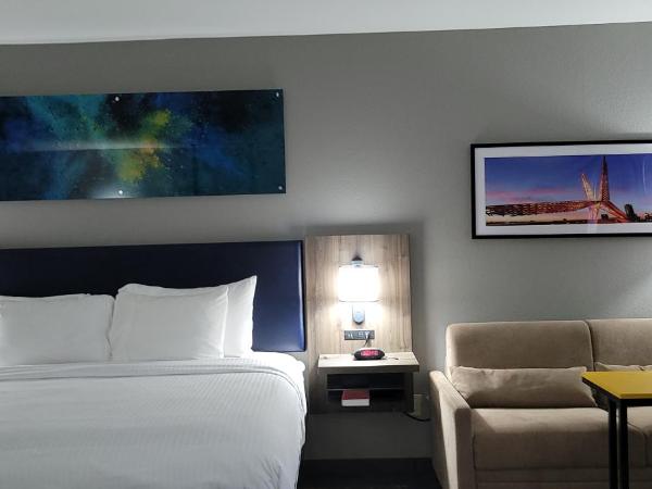 Clarion Pointe OKC Airport : photo 3 de la chambre king suite - non smoking/no pets