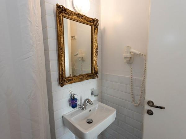 City Circus Athens : photo 5 de la chambre chambre deluxe double ou lits jumeaux