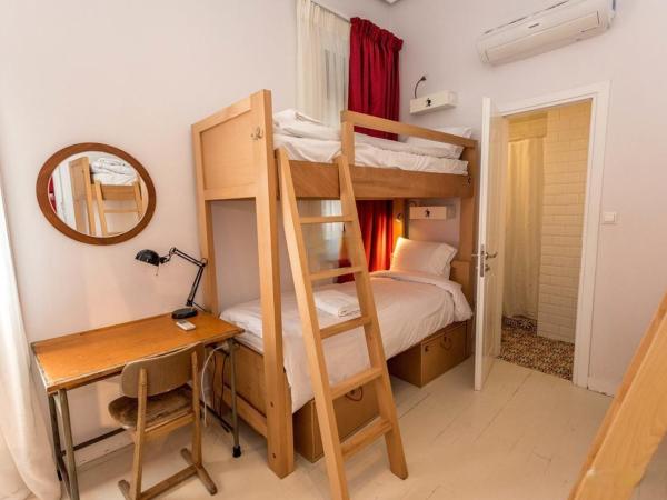 City Circus Athens : photo 7 de la chambre lit simple dans dortoir pour femmes de 4 lits