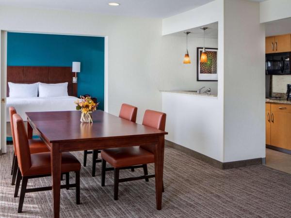Sonesta ES Suites Dallas Medical Market Center : photo 1 de la chambre suite exécutive 1 chambre avec lit king-size