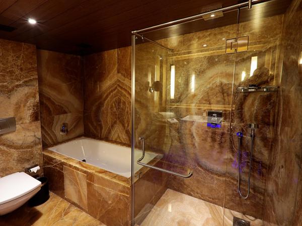 Hotel Sahara Star : photo 3 de la chambre suite lit king-size uranus avec baignoire (non-fumeurs)