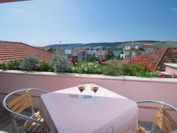 Hotel Trogirski Dvori : photo 6 de la chambre chambre triple avec balcon