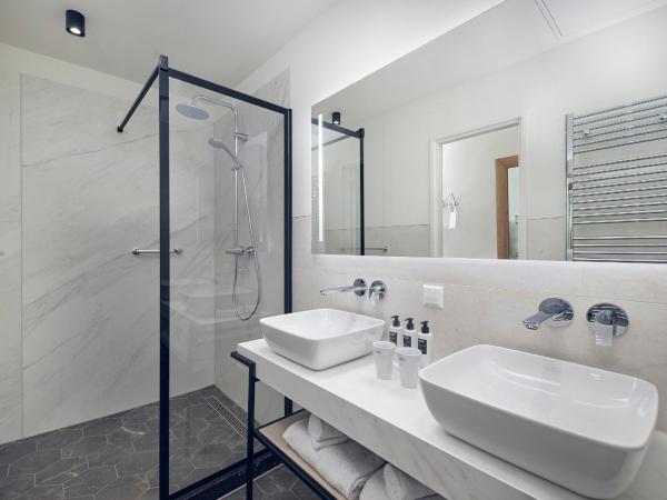 Hotel New York : photo 4 de la chambre chambre maaszijde