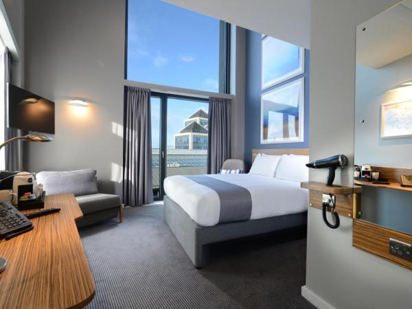 Travelodge PLUS Dublin City Centre : photo 1 de la chambre chambre double deluxe avec lit d'appoint