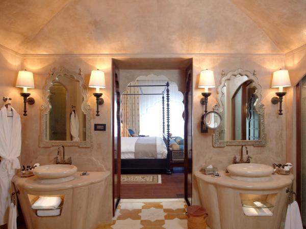 Fairmont Jaipur : photo 8 de la chambre deluxe room twin- (non smoking) 02 pint of beer per room per stay, 20% off on spa,f&b and laundry, evening rituals shaam-e-khaas, happy hours ( buy 1 get 1) at anjum bar on selected beverages.