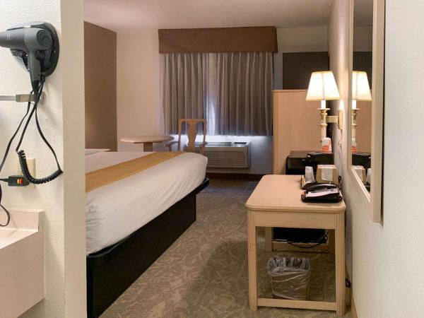 Quality Inn Albuquerque East I-40 Juan Tabo Exit : photo 3 de la chambre chambre lit king-size standard - non-fumeurs