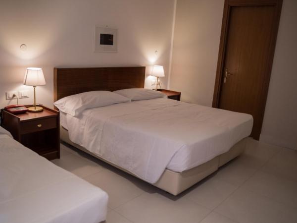 Hotel Mediterraneo : photo 1 de la chambre chambre triple