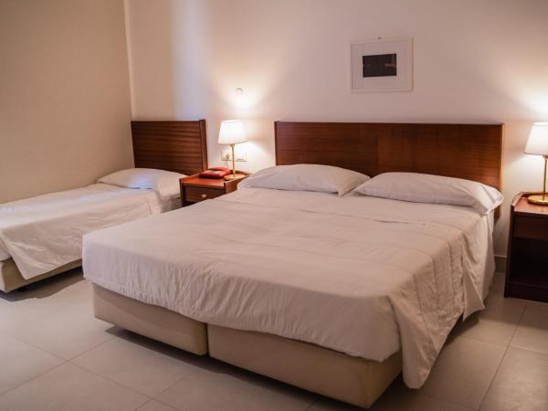 Hotel Mediterraneo : photo 3 de la chambre chambre triple