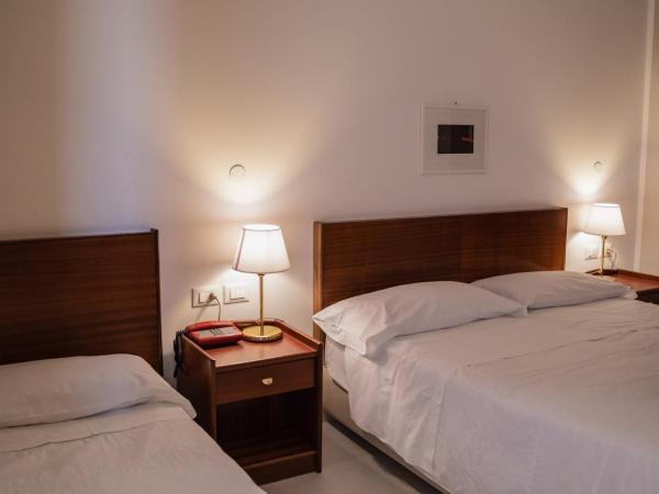 Hotel Mediterraneo : photo 2 de la chambre chambre triple