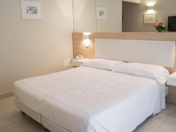Hotel Mediterraneo : photo 6 de la chambre chambre double ou lits jumeaux supérieure